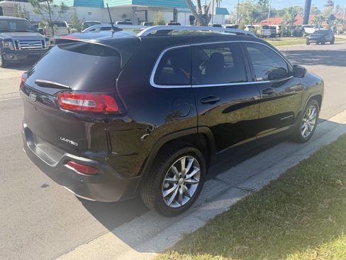 Used 2018 Jeep Cherokee Limited image 6