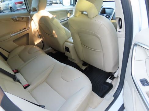 Used 2015 Volvo XC60 T6 AWD/4WD image 17