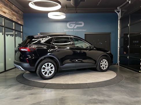 Used 2023 Ford Escape Active w/ Tech Pack #2 AWD/4WD image 3
