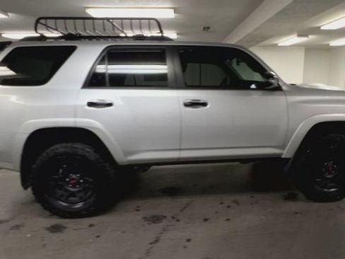 Used 2021 Toyota 4Runner Venture w/ Moonroof Package image 9