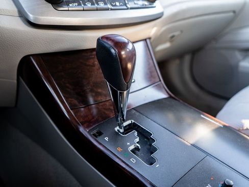 Used 2011 Toyota Avalon Limited image 28