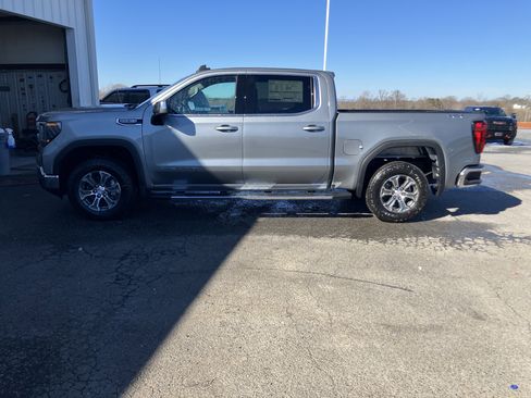 New 2026 GMC Sierra 1500 SLE image 4