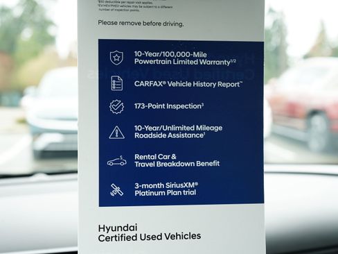 Used 2025 Hyundai Tucson SE image 2