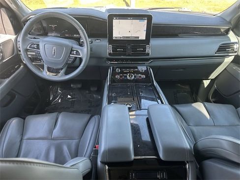 Used 2019 Lincoln Navigator Select w/ Technology Package image 16