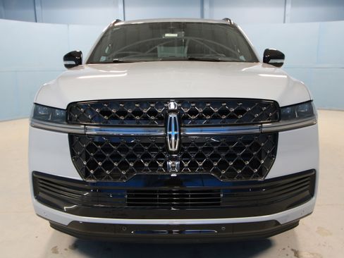 New 2026 Lincoln Navigator Reserve AWD/4WD image 25