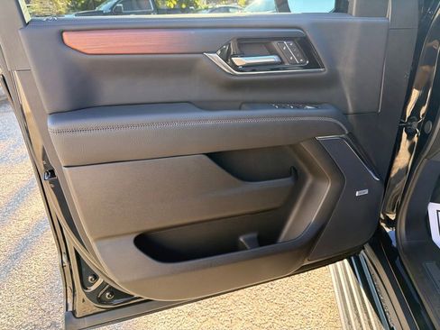 Used 2026 GMC Yukon Denali w/ Sun & Power Step Package AWD/4WD image 11