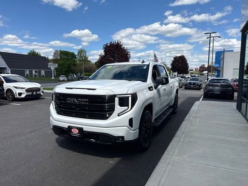 Used 2023 GMC Sierra 1500 Elevation w/ Elevation Premium Package AWD/4WD image 5