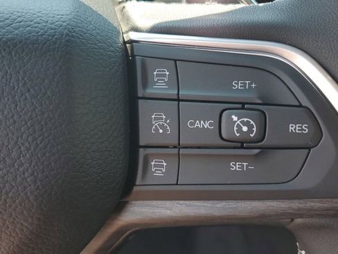 New 2025 Jeep Grand Cherokee Limited w/ Black Appearance Package image 30