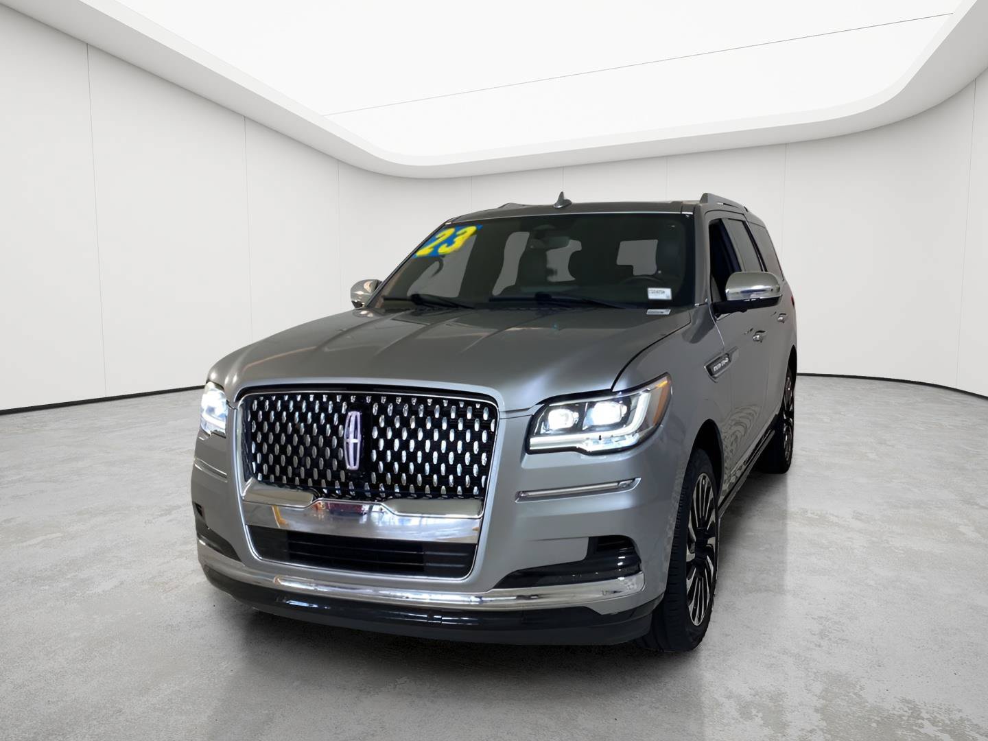 Used 2023 Lincoln Navigator Black Label AWD/4WD image 2