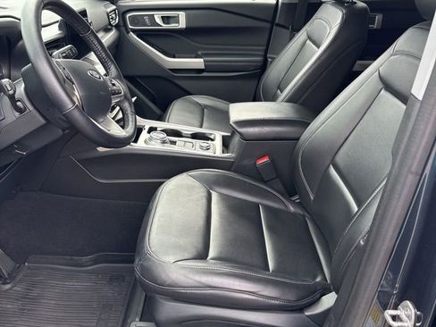 Certified 2022 Ford Explorer XLT w/ Equipment Group 202A AWD/4WD image 13