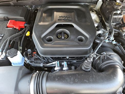Used 2026 Jeep Wrangler Unlimited Sahara AWD/4WD image 25