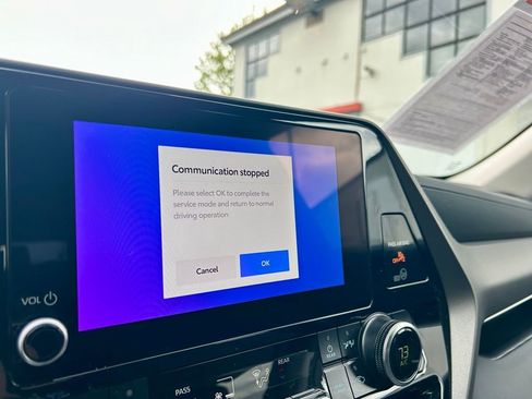 Certified 2025 Toyota Highlander LE FWD image 24