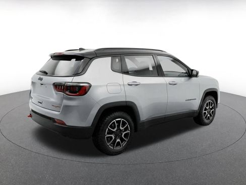 Used 2025 Jeep Compass Trailhawk AWD/4WD image 9