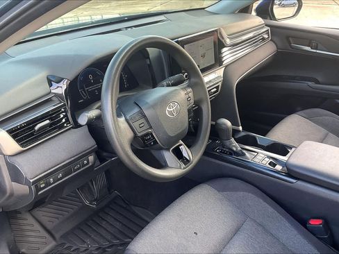 Used 2025 Toyota Camry LE image 17