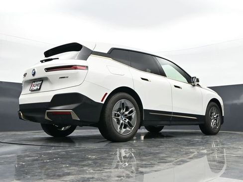 Used 2023 BMW iX xDrive50 AWD/4WD image 43