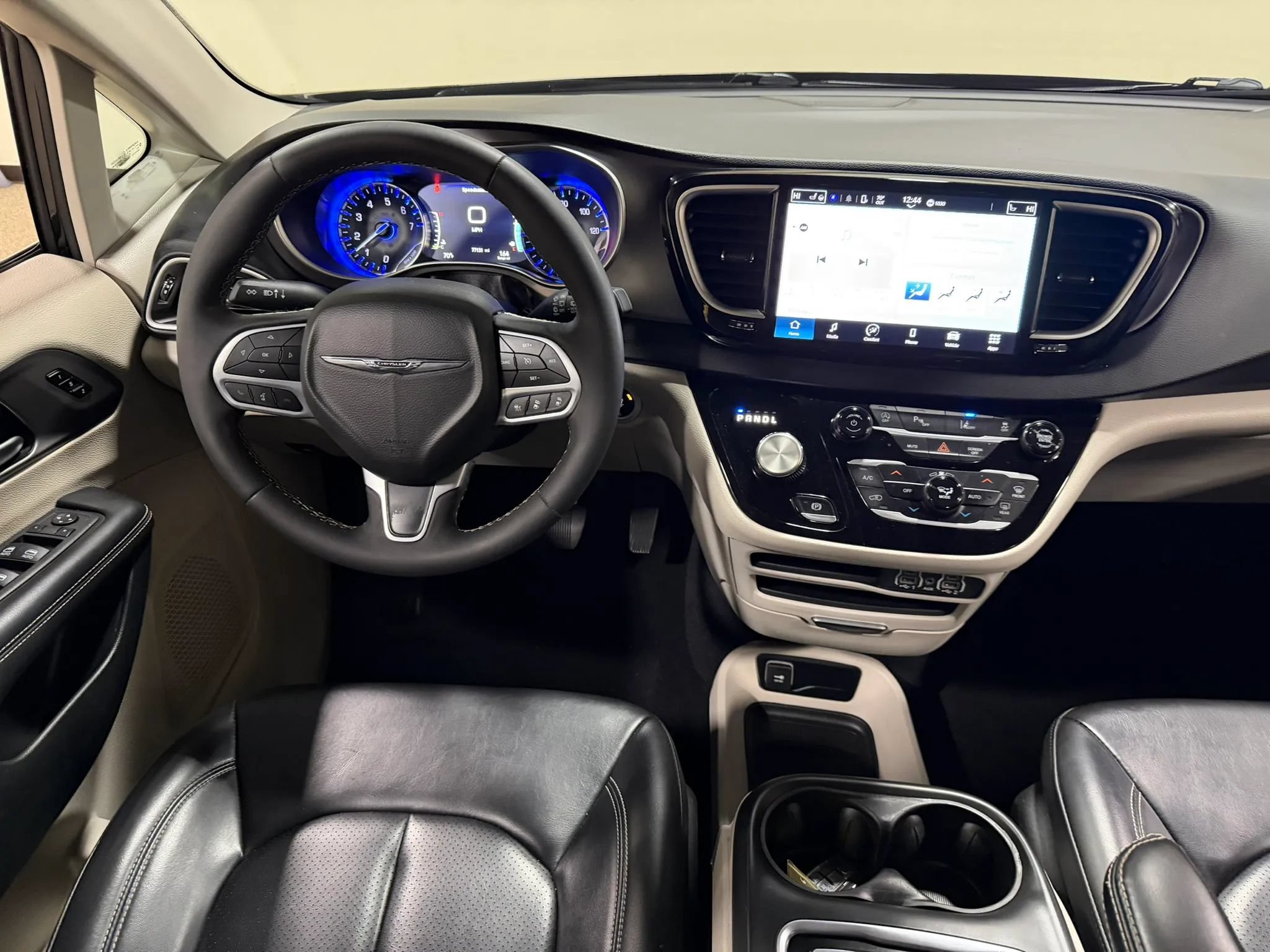 Used 2023 Chrysler Pacifica Touring-L FWD image 53