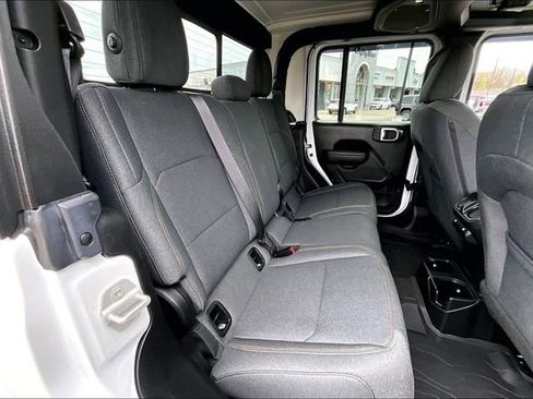 Used 2024 Jeep Gladiator Sport image 20