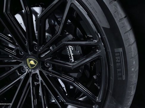 Used 2025 Lamborghini Urus SE AWD/4WD image 7