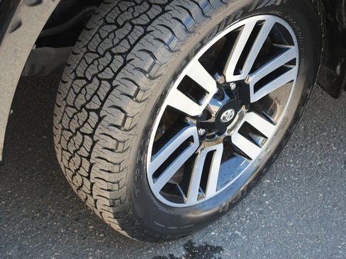 Certified 2022 Toyota 4Runner Limited AWD/4WD image 11
