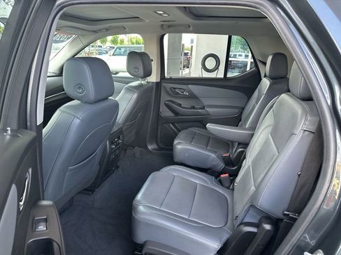 Used 2020 Chevrolet Traverse LT w/ LT Premium Package FWD image 24