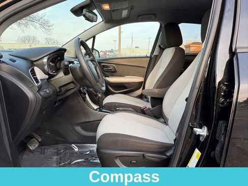 Used 2022 Chevrolet Trax LS w/ Tint and Cruise Package image 15