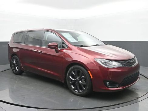 Used 2020 Chrysler Pacifica Touring w/ S Appearance Package FWD image 7