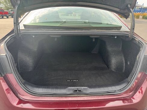 Used 2024 Nissan Altima 2.5 SV FWD image 8