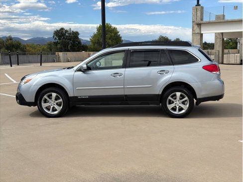 Used 2013 Subaru Outback 3.6R Limited AWD/4WD image 4