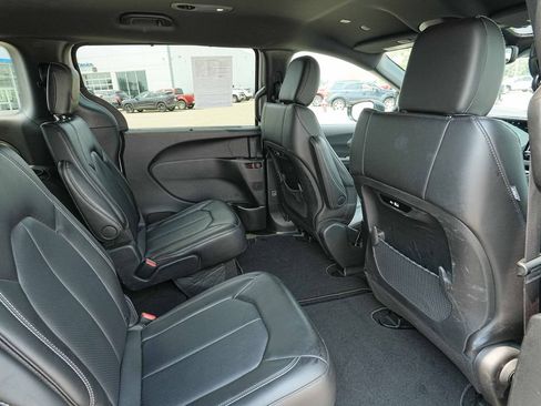Used 2026 Chrysler Pacifica Select FWD image 22