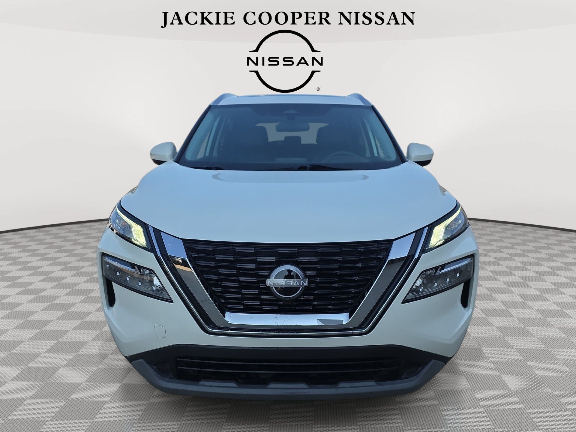 Used 2023 Nissan Rogue SV w/ SV Premium B Package FWD image 2