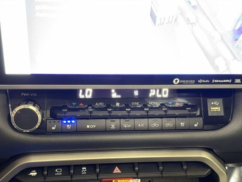 Used 2023 Toyota Tundra Limited AWD/4WD image 22