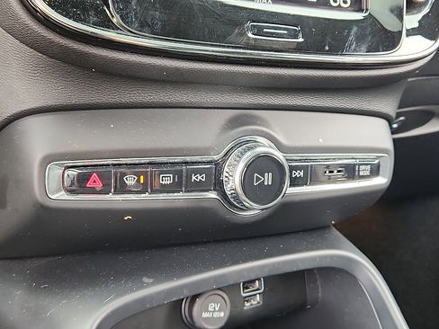 Used 2021 Volvo XC40 T5 R-Design w/ Climate Package AWD/4WD image 16