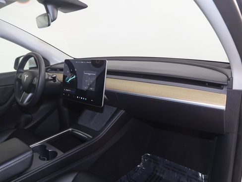 Used 2021 Tesla Model Y Long Range image 40