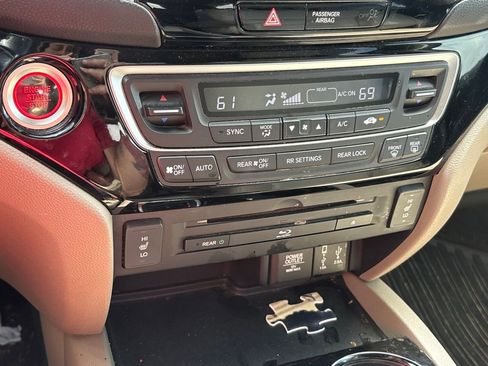Used 2017 Honda Pilot Touring image 12