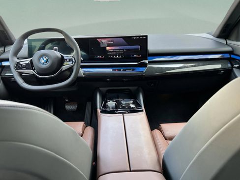 Used 2025 BMW i5 xDrive40 w/ Premium Package image 6