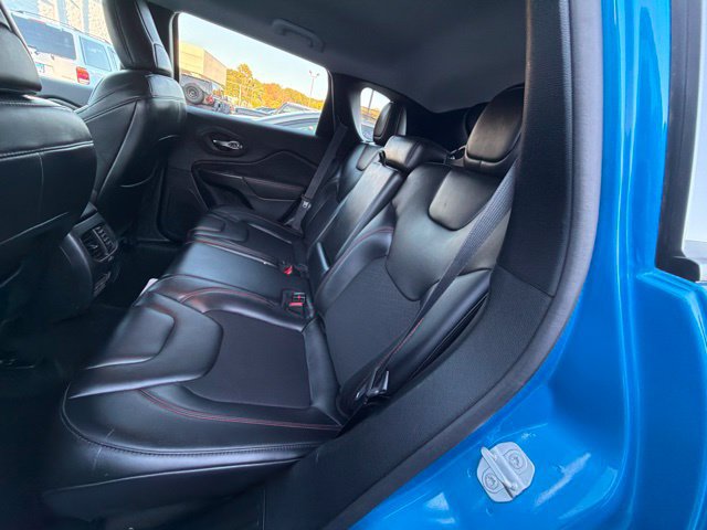 Used 2020 Jeep Cherokee Trailhawk w/ Cold Weather Group AWD/4WD image 14