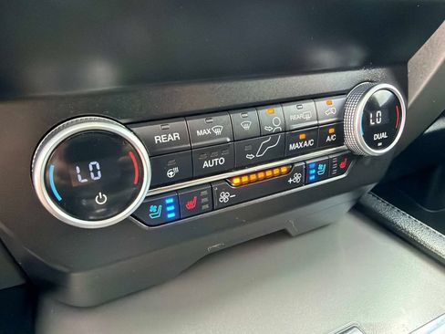 Used 2020 Ford Expedition XLT w/ Equipment Group 202A AWD/4WD image 26