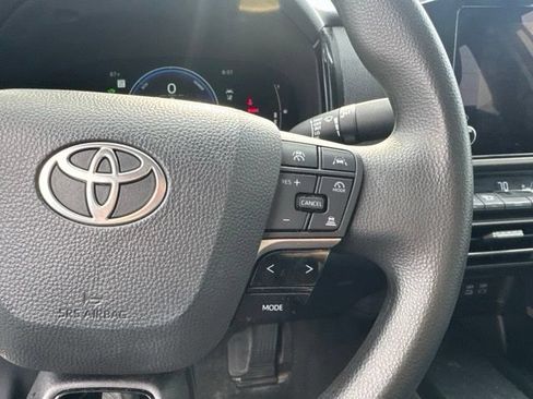 Used 2025 Toyota Camry LE FWD image 13
