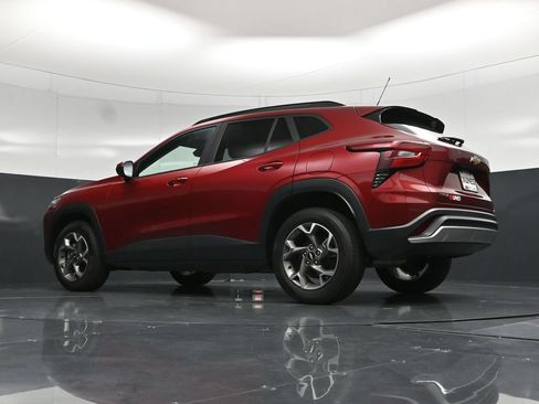 Used 2025 Chevrolet Trax LT w/ LT Convenience Package FWD image 55