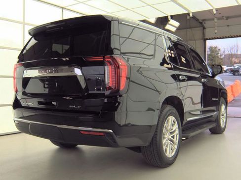 Used 2023 GMC Yukon SLT w/ SLT Premium Package image 3