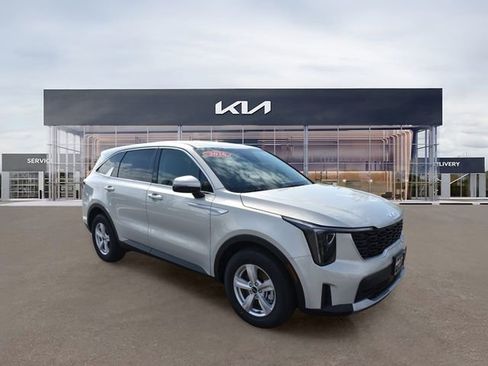 New 2026 Kia Sorento LX FWD image 11