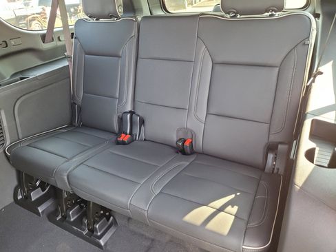 New 2026 Chevrolet Suburban Premier image 12