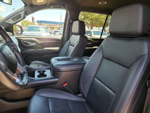 Used 2024 Chevrolet Tahoe Z71 w/ Luxury Package AWD/4WD image 14