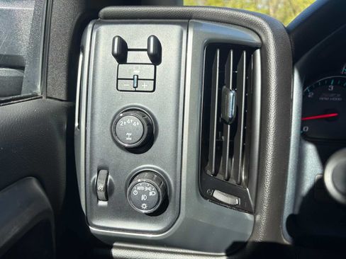 Used 2018 Chevrolet Silverado 2500 LT AWD/4WD image 12