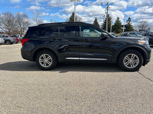 Used 2021 Ford Explorer XLT w/ Equipment Group 202A image 16