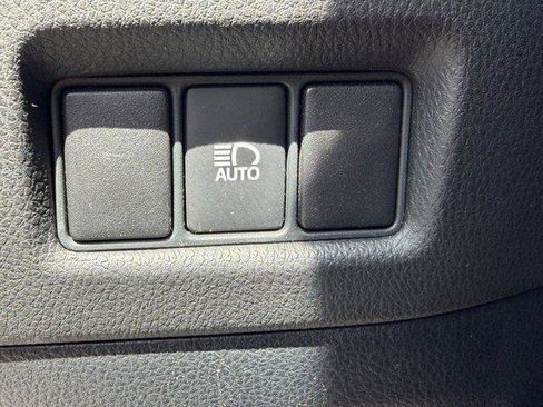 Used 2018 Toyota C-HR XLE FWD image 8