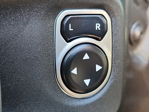 Used 2018 Jeep Wrangler Unlimited Sport S image 23