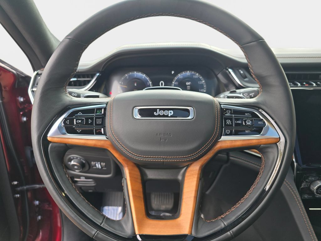Used 2025 Jeep Grand Cherokee L Summit AWD/4WD image 20