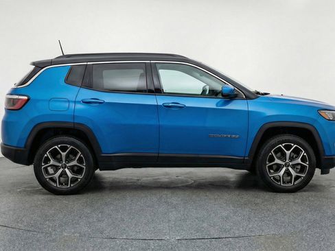 Used 2025 Jeep Compass Limited AWD/4WD image 11