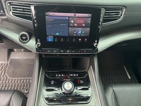 Used 2024 Jeep Wagoneer L Series III w/ Premium Group I image 22